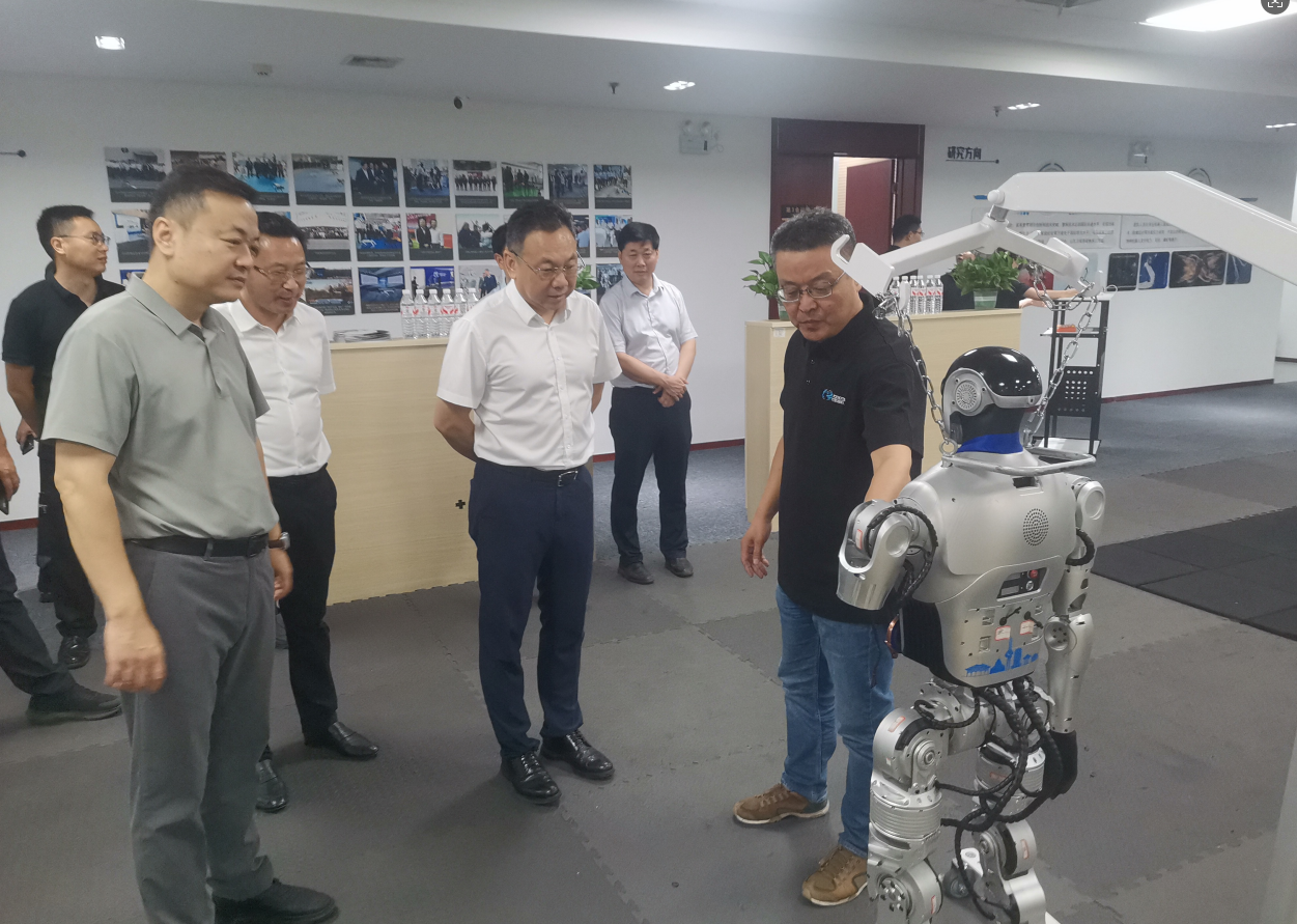 濟南市副市長謝堃一行蒞臨優(yōu)寶特調研指導工作